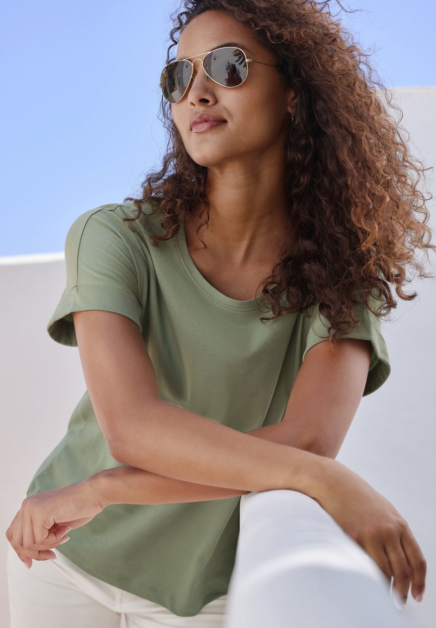 Футболка Copenhagen Studios Basic T-shirt, Light Olive/Olive, Хаки, Футболка Copenhagen Studios Basic T-shirt, Light Olive/Olive
Футболка Copenhagen Studios Basic T-shirt, Light Olive/Olive, Хаки, Футболка Copenhagen Studios Basic T-shirt, Light Olive/Olive