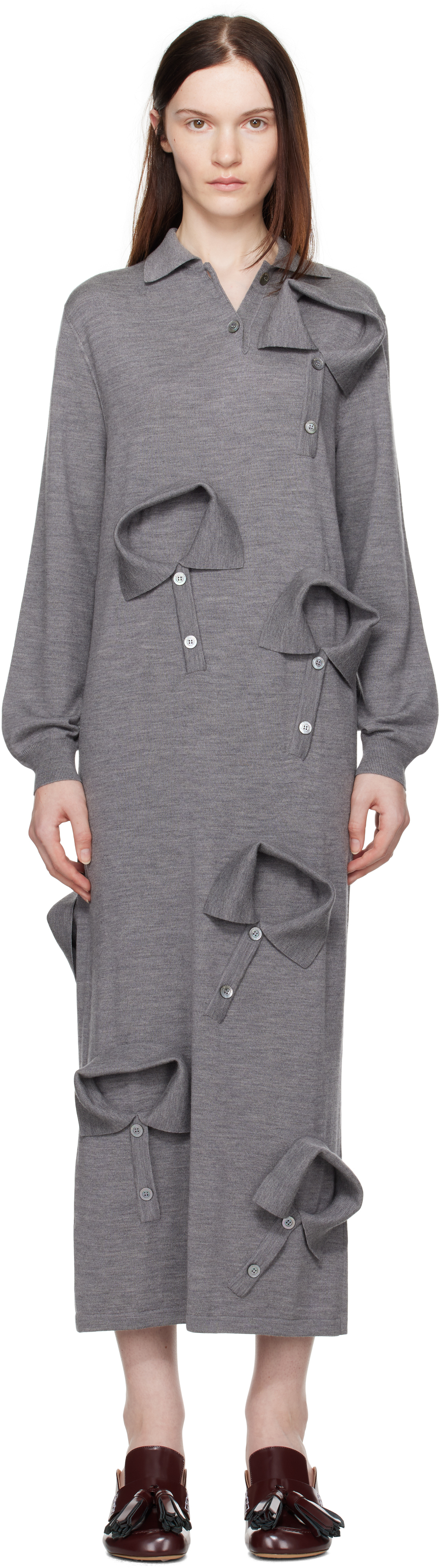 Серое трикотажное платье макси с несколькими воротниками Moschino
Серое трикотажное платье макси с несколькими воротниками Moschino