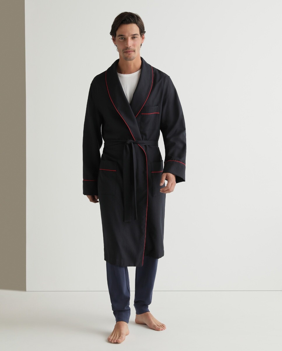 Однотонный мужской халат синего цвета Mirto, темно-синий
Однотонный мужской халат синего цвета Mirto, темно-синий