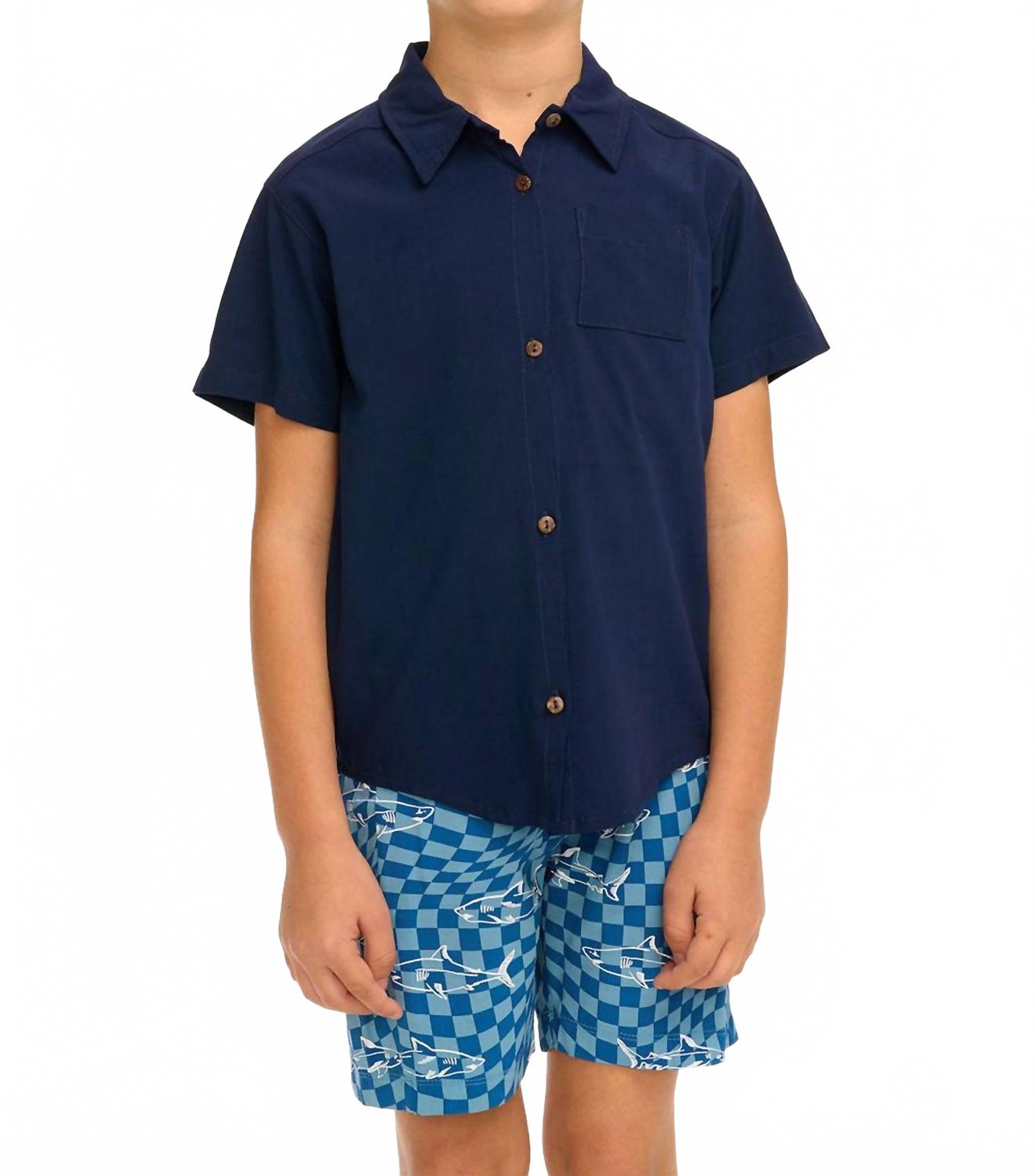 Мужская рубашка на пуговицах в темно-синем цвете Chaser 
Мужская рубашка на пуговицах в темно-синем цвете Chaser