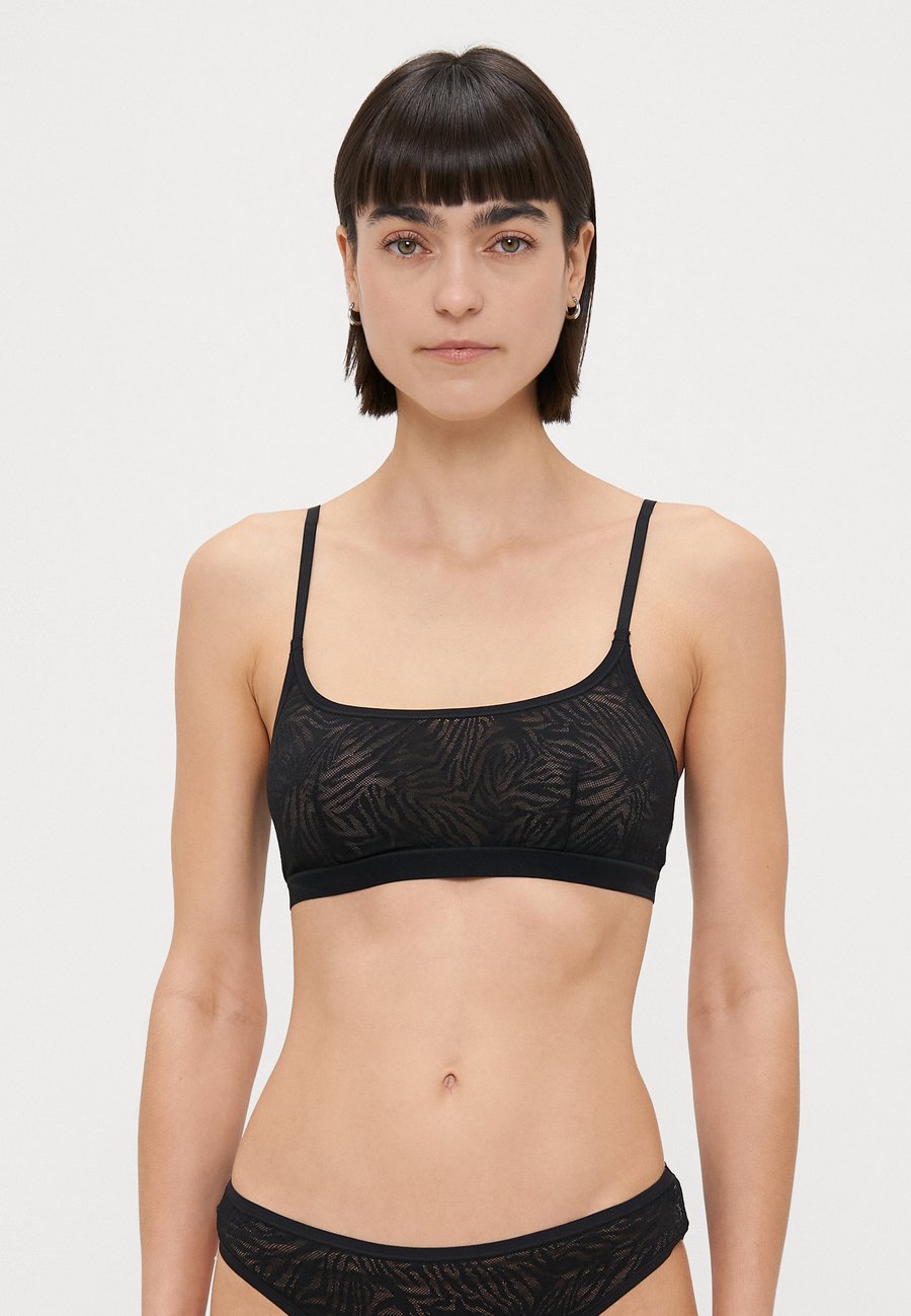 Бюстгальтер YITTY HOT SCOOP BRALETTE, Iconic Black/Black
Бюстгальтер YITTY HOT SCOOP BRALETTE, Iconic Black/Black