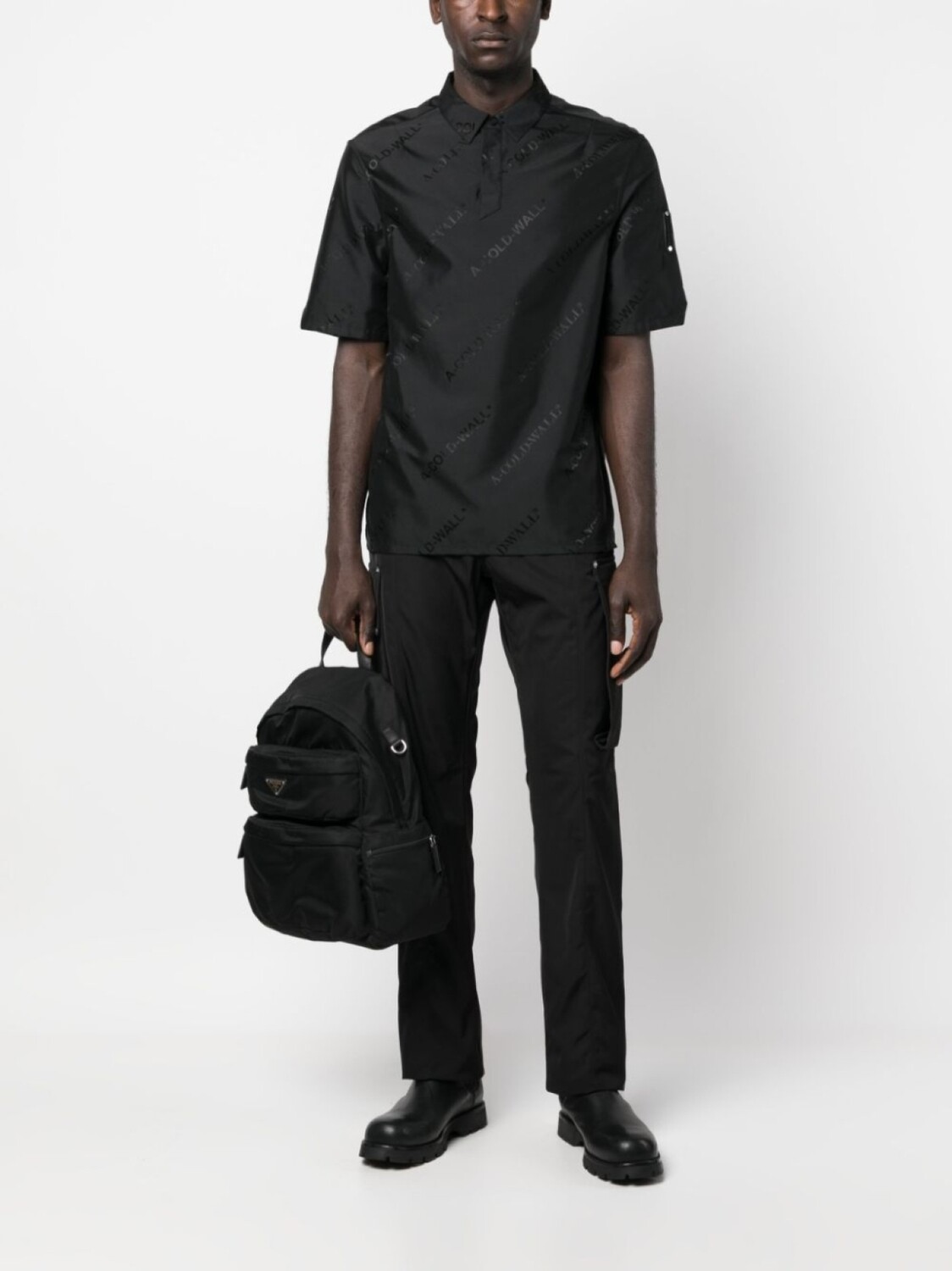 A-COLD-WALL* рубашка с короткими рукавами и логотипом, черный
A-COLD-WALL* рубашка с короткими рукавами и логотипом, черный