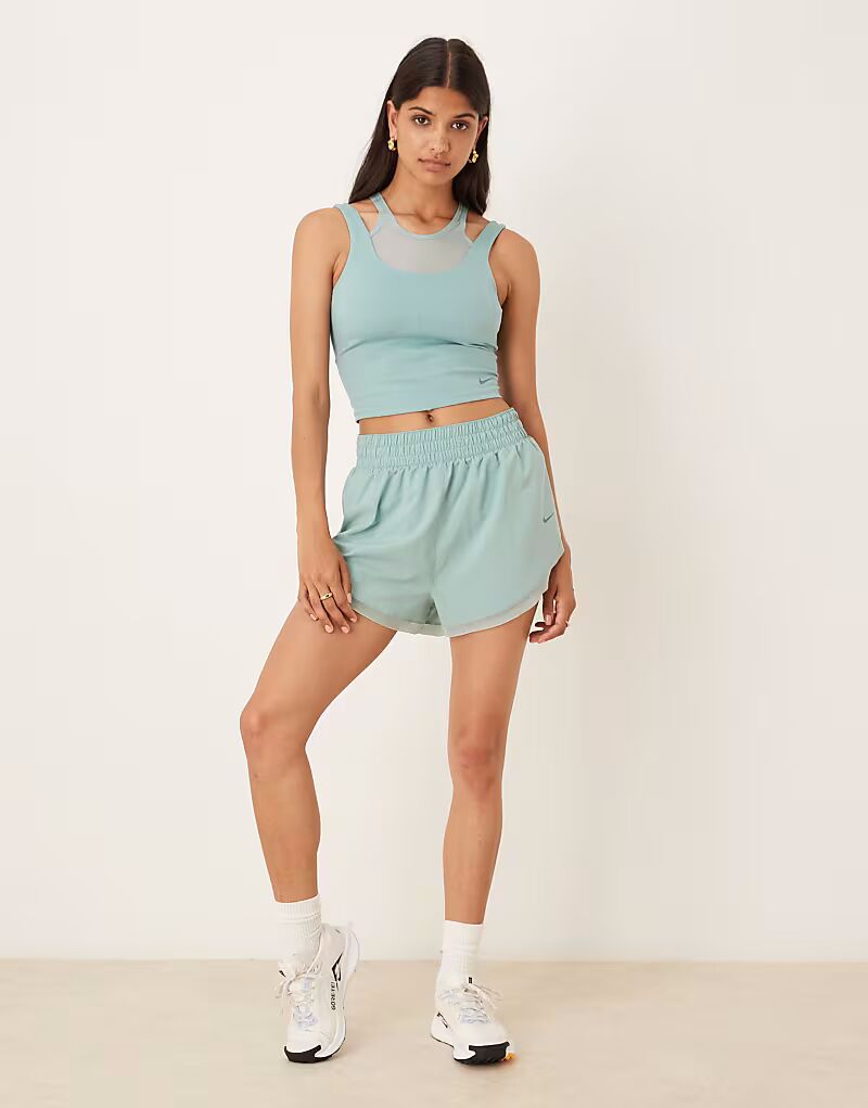 Шорты One Training Dri-FIT с высокой талией и оборками длиной 3 дюйма светло-голубого цвета Nike Training
Шорты One Training Dri-FIT с высокой талией и оборками длиной 3 дюйма светло-голубого цвета Nike Training