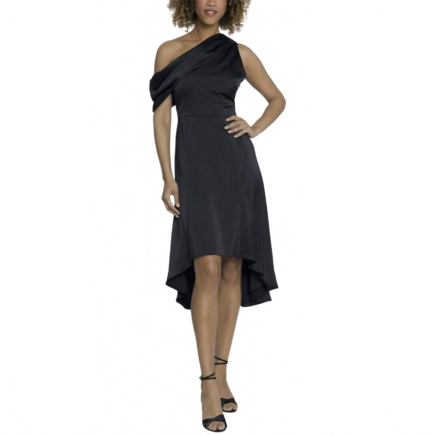 Платье-трапеция с открытыми плечами из атласа и драпировкой, черное Maggy London, черный
Платье-трапеция с открытыми плечами из атласа и драпировкой, черное Maggy London, черный