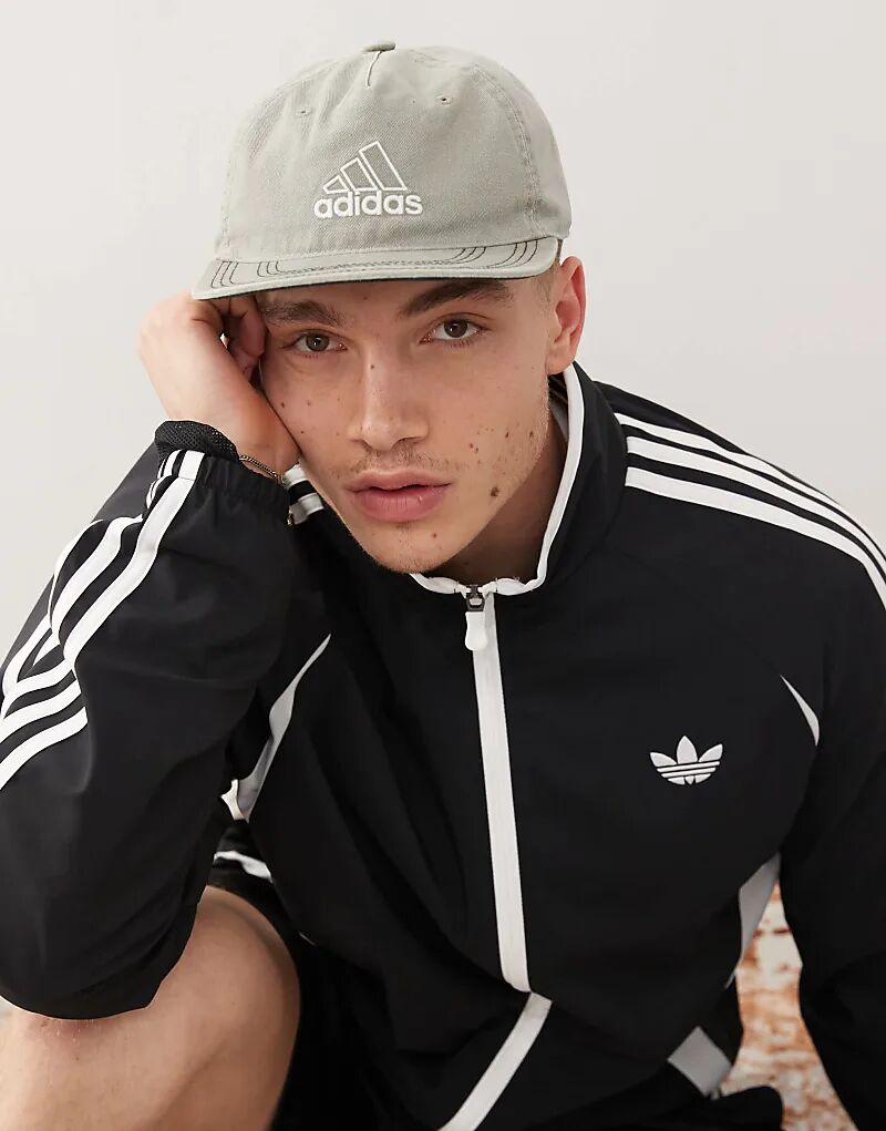 Кепка зеленого цвета adidas Originals
Кепка зеленого цвета adidas Originals