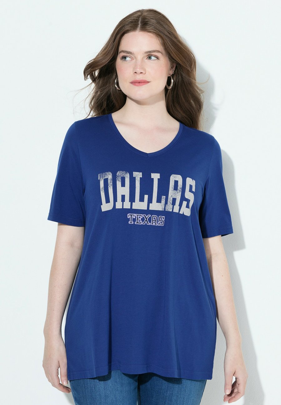 Футболка Ulla Popken DALLAS LETTERING SHORT SLEEVE, Dark Blue, Синий, Футболка Ulla Popken DALLAS LETTERING SHORT SLEEVE, Dark Blue
Футболка Ulla Popken DALLAS LETTERING SHORT SLEEVE, Dark Blue, Синий, Футболка Ulla Popken DALLAS LETTERING SHORT SLEEVE, Dark Blue