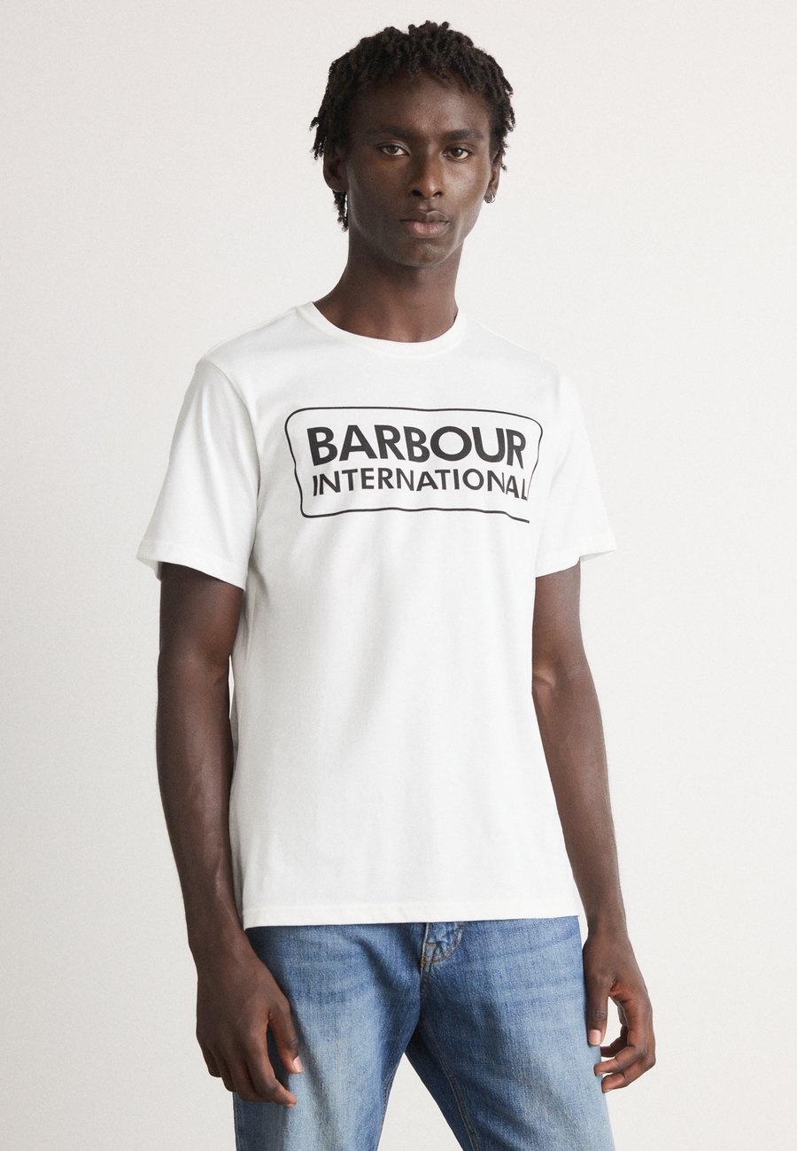 Футболка Barbour International ESSENTIAL LARGE LOGO, White
Футболка Barbour International ESSENTIAL LARGE LOGO, White