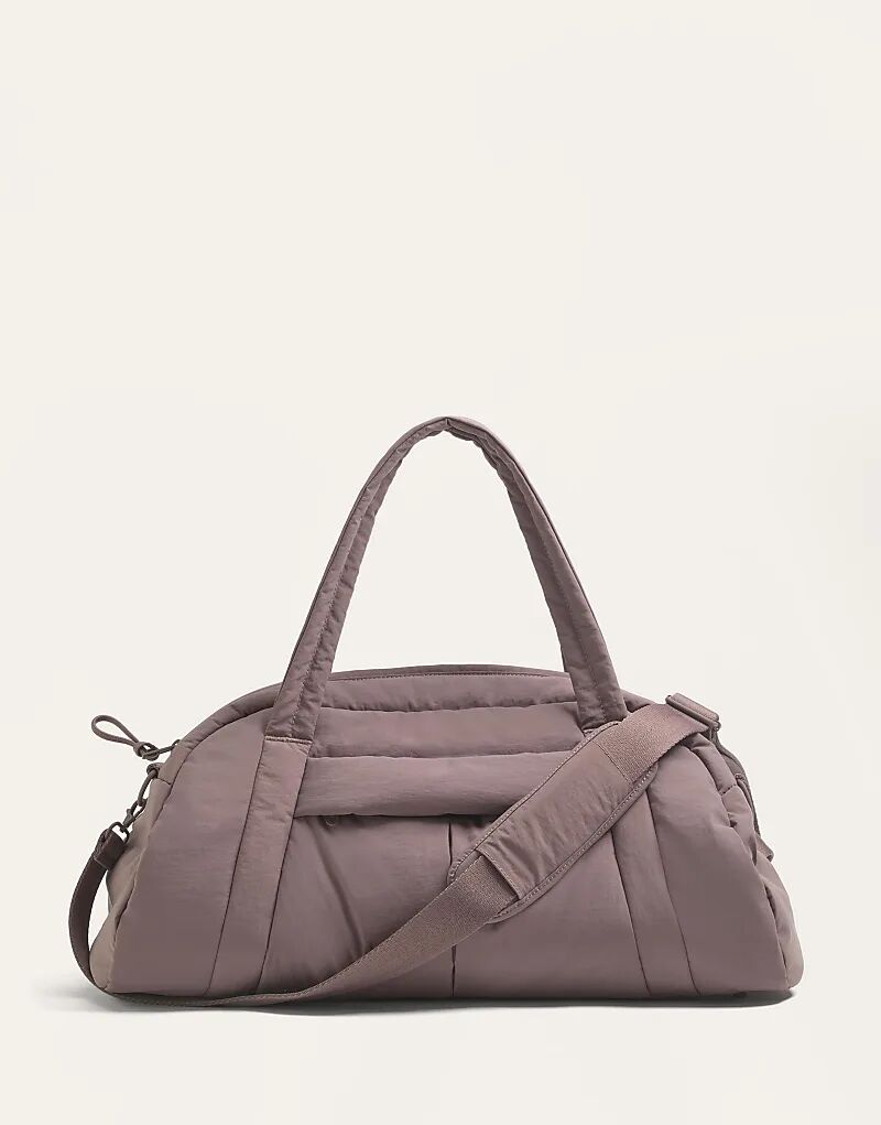 Спортивная сумка OYSHO Padded Technic в лиловом цвете
Спортивная сумка OYSHO Padded Technic в лиловом цвете