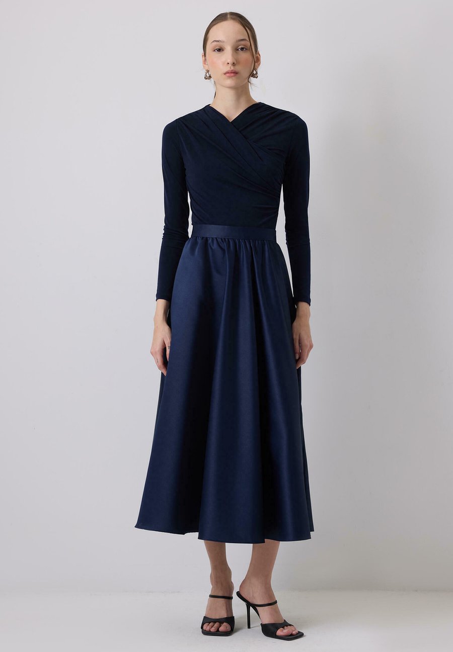 Платье Touché Privé Day dress, Navy Blue/Dark Blue
Платье Touché Privé Day dress, Navy Blue/Dark Blue