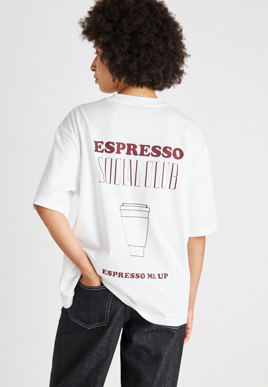 Футболка Gina Tricot PRINTED OVERSIZED TEE, White/Espresso/White, Белый, Футболка Gina Tricot PRINTED OVERSIZED TEE, White/Espresso/White
Футболка Gina Tricot PRINTED OVERSIZED TEE, White/Espresso/White, Белый, Футболка Gina Tricot PRINTED OVERSIZED TEE, White/Espresso/White