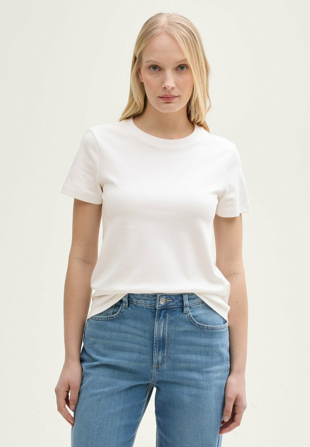 Базовая футболка MIT RUNDHALSAUSSCHNITT TOM TAILOR, кремовый
Базовая футболка MIT RUNDHALSAUSSCHNITT TOM TAILOR, кремовый