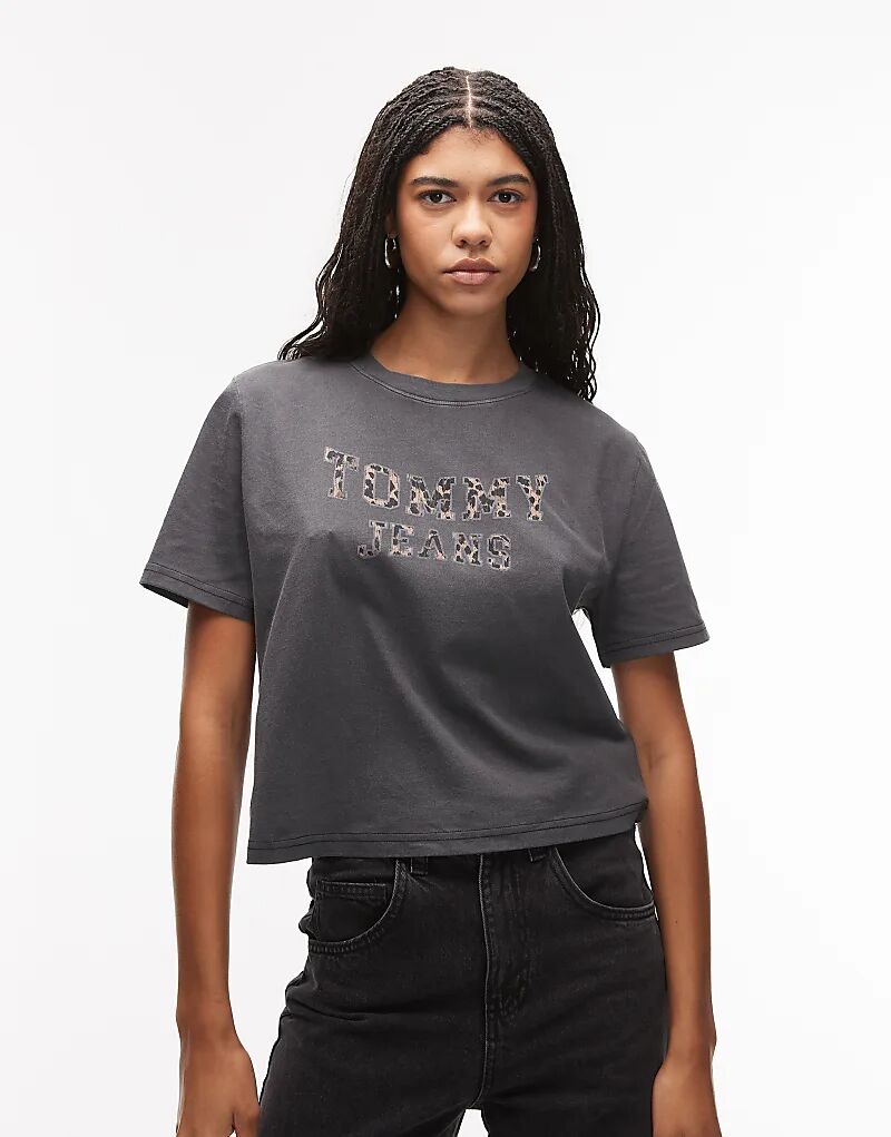 Футболка Tommy Jeans свободного кроя черного цвета с леопардовым логотипом, Черный, Футболка Tommy Jeans свободного кроя черного цвета с леопардовым логотипом
Футболка Tommy Jeans свободного кроя черного цвета с леопардовым логотипом, Черный, Футболка Tommy Jeans свободного кроя черного цвета с леопардовым логотипом