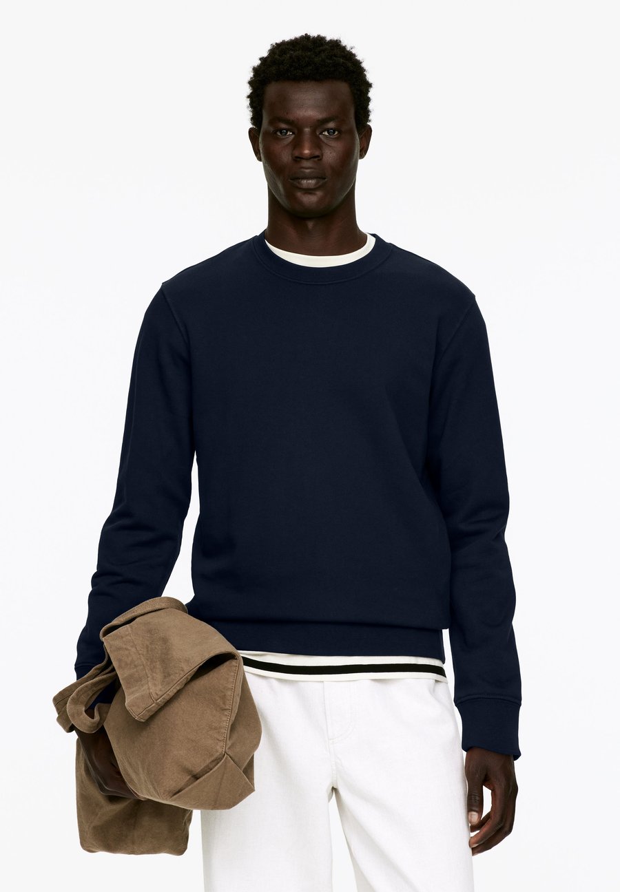 Толстовка ARKET MID WEIGHT, Dark Blue
Толстовка ARKET MID WEIGHT, Dark Blue