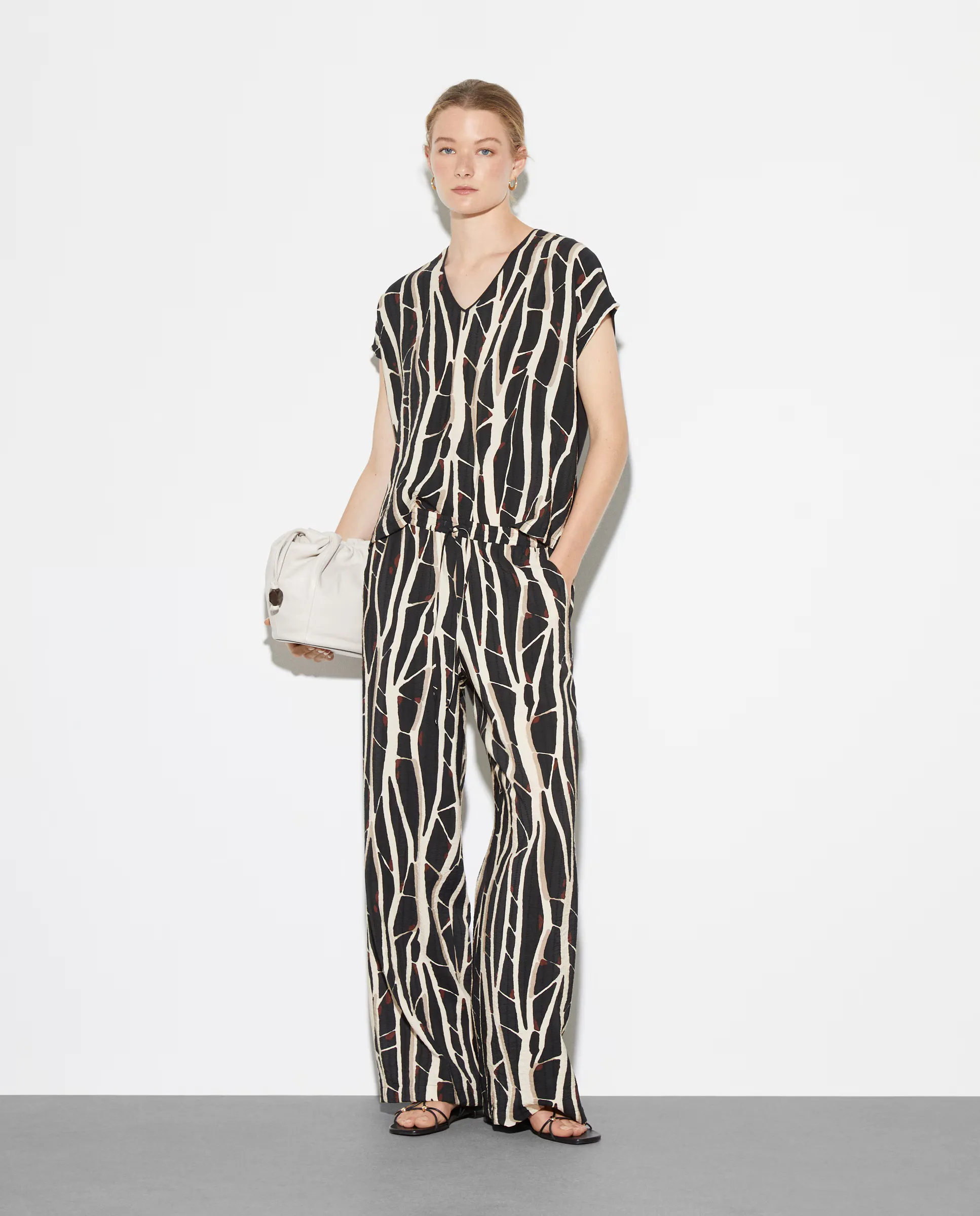 Широкие женские брюки из вискозы Woman El Corte Inglés, черный
Широкие женские брюки из вискозы Woman El Corte Inglés, черный