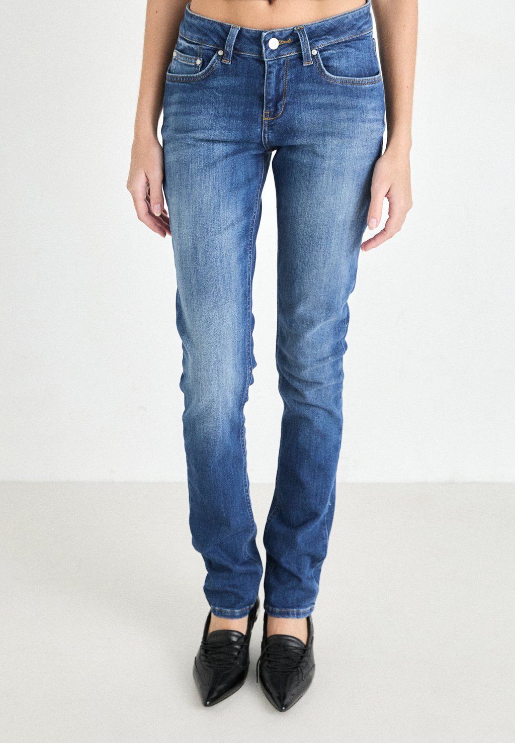 Джинсы облегающего кроя FALLON MID RISE LTB, деним
Джинсы облегающего кроя FALLON MID RISE LTB, деним