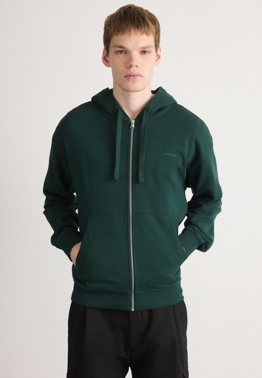 Толстовка HUGO DAPOZIP, Open Green/Green
Толстовка HUGO DAPOZIP, Open Green/Green