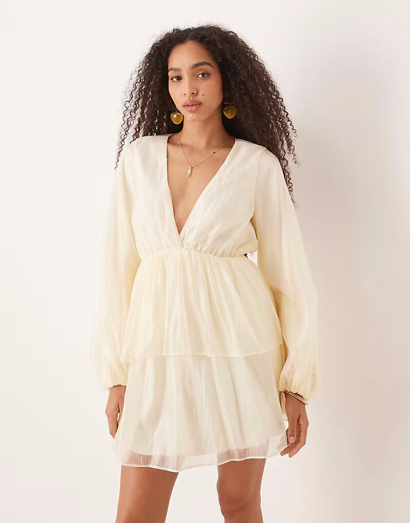 Мини-платье Gina Tricot с длинными рукавами и V-образным вырезом в цвете «масло-желтый»
Мини-платье Gina Tricot с длинными рукавами и V-образным вырезом в цвете «масло-желтый»