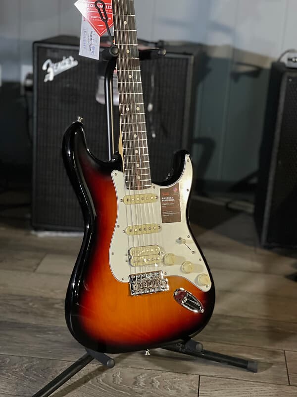 Fender American Performer Stratocaster HSS, гриф из палисандра, 3 Tone Sunburst
Fender American Performer Stratocaster HSS, гриф из палисандра, 3 Tone Sunburst