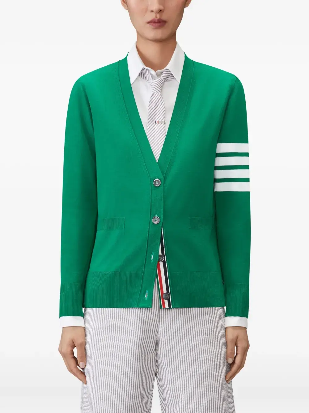 Кардиган из тонкой мериносовой шерсти с четырьмя перекладинами THOM BROWNE, зеленый
Кардиган из тонкой мериносовой шерсти с четырьмя перекладинами THOM BROWNE, зеленый