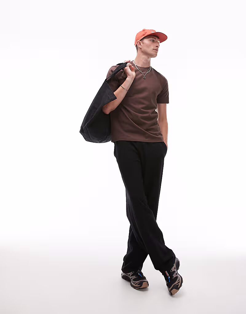 Спортивные брюки Topman прямого кроя из сирсакера черного цвета
Спортивные брюки Topman прямого кроя из сирсакера черного цвета