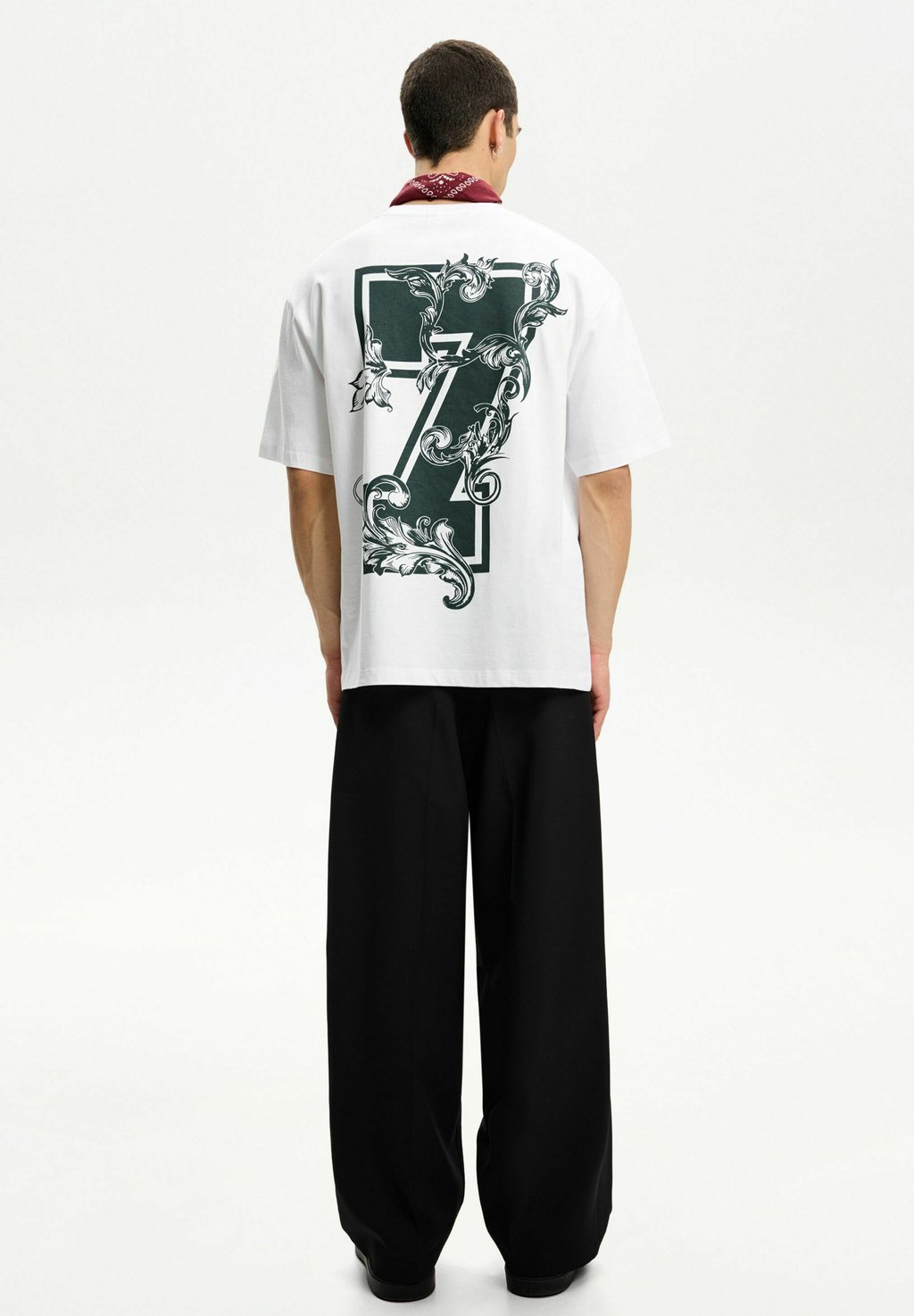 Футболка с принтом SHORT SLEEVE Bershka, белый 
Футболка с принтом SHORT SLEEVE Bershka, белый