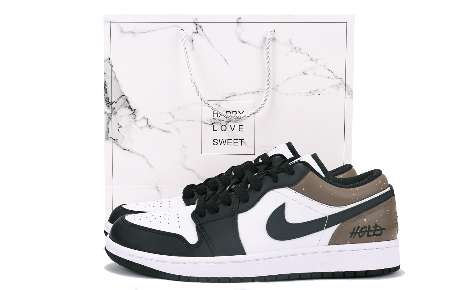 Кроссовки Air Jordan 1 Vintage Basketball Shoes Men Low-top Black/White/Brown, черный/белый/коричневый
Кроссовки Air Jordan 1 Vintage Basketball Shoes Men Low-top Black/White/Brown, черный/белый/коричневый