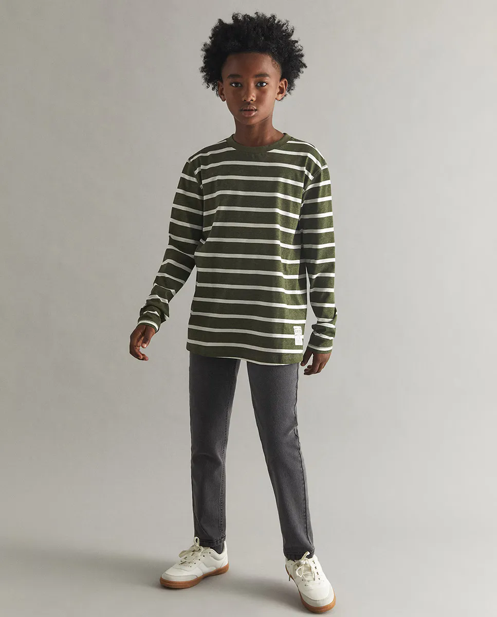 Базовая футболка в полоску Sfera, цвет Kaki
Базовая футболка в полоску Sfera, цвет Kaki