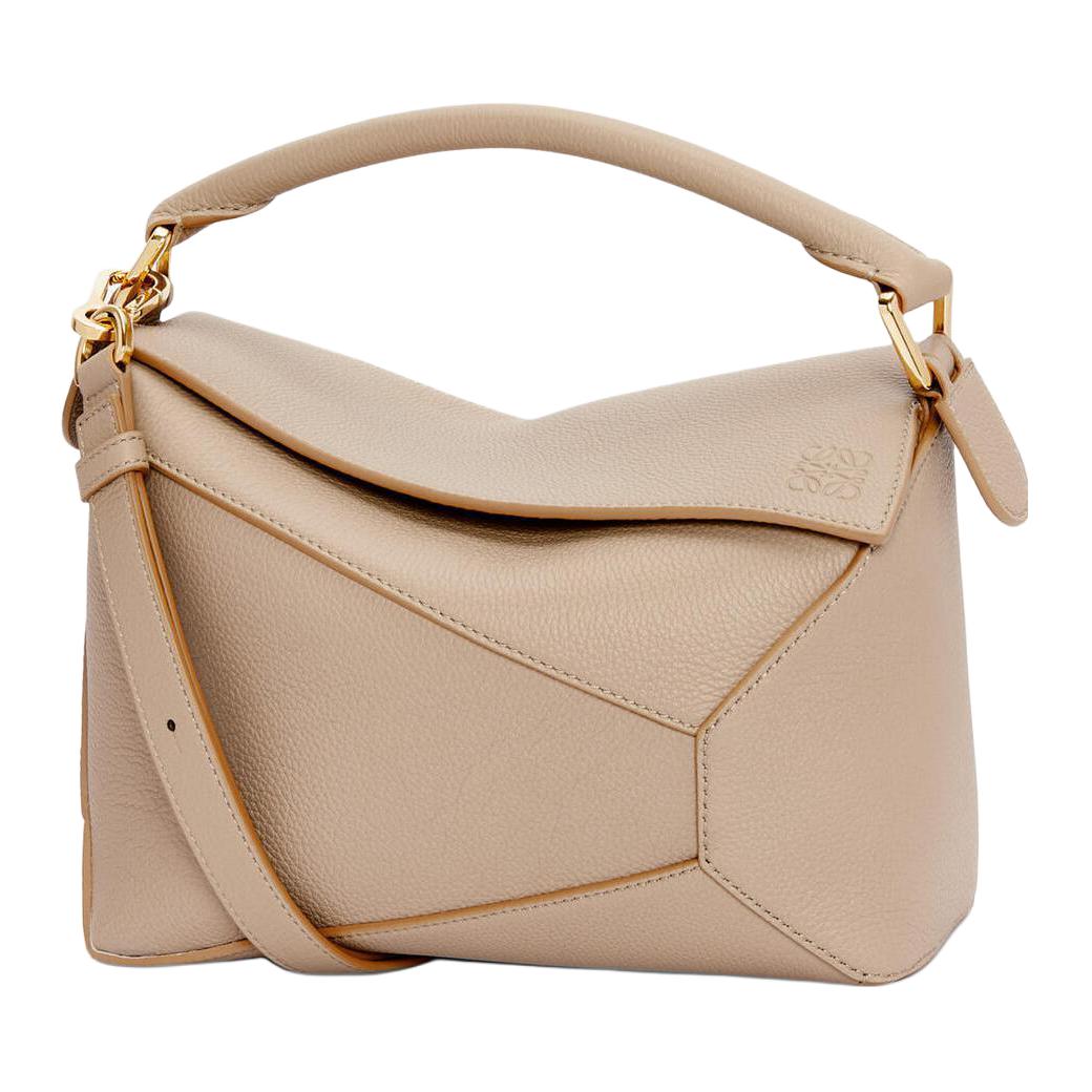 Мягкая зернистая кожаная сумка через плечо, маленькая женская сумка Sand LOEWE
Мягкая зернистая кожаная сумка через плечо, маленькая женская сумка Sand LOEWE