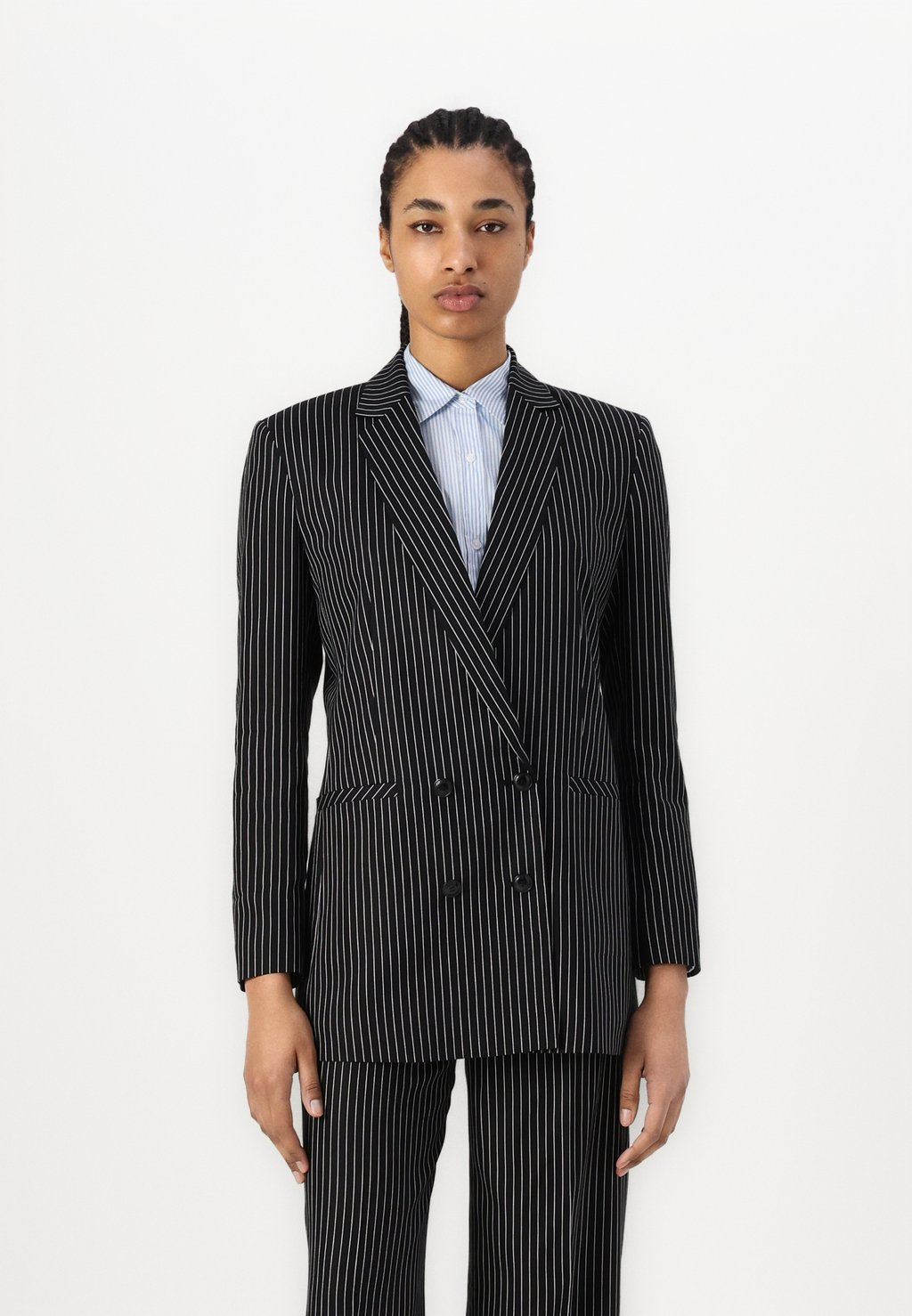 Блейзер AVINEA HUGO, черный
Блейзер AVINEA HUGO, черный