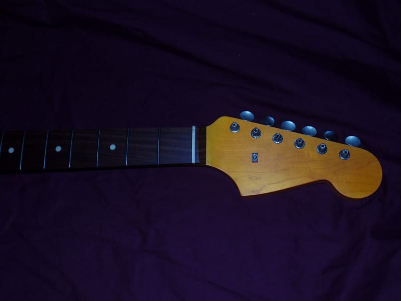 Винтажный реликтовый стиль 1960-х годов JazzmasterAllparts Fender Licenmaple гриф, загруженный старыми никелевыми колками Jazzmaster Neck
Винтажный реликтовый стиль 1960-х годов JazzmasterAllparts Fender Licenmaple гриф, загруженный старыми никелевыми колками Jazzmaster Neck