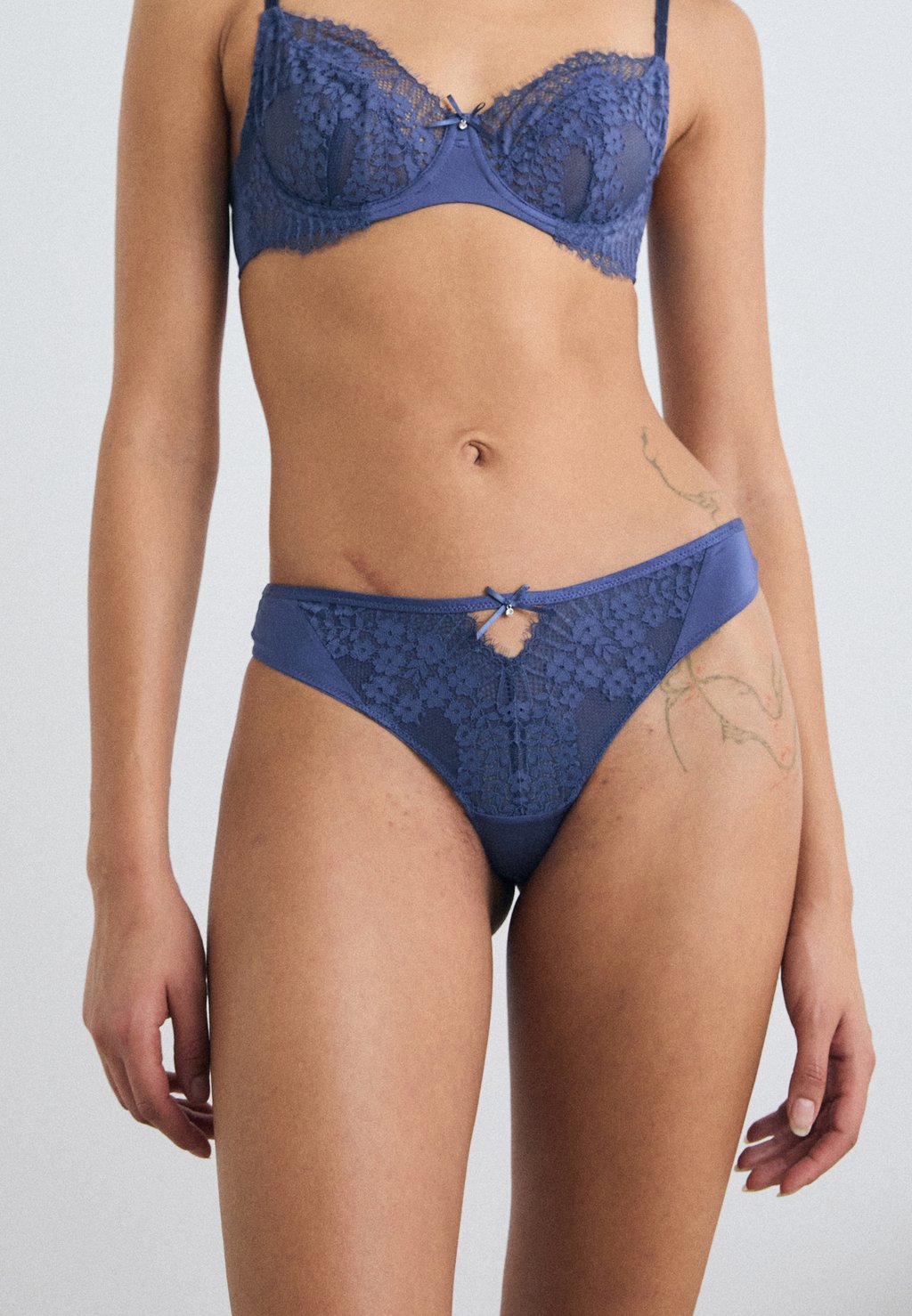 Стринги PEARLENE Hunkemöller, синий
Стринги PEARLENE Hunkemöller, синий