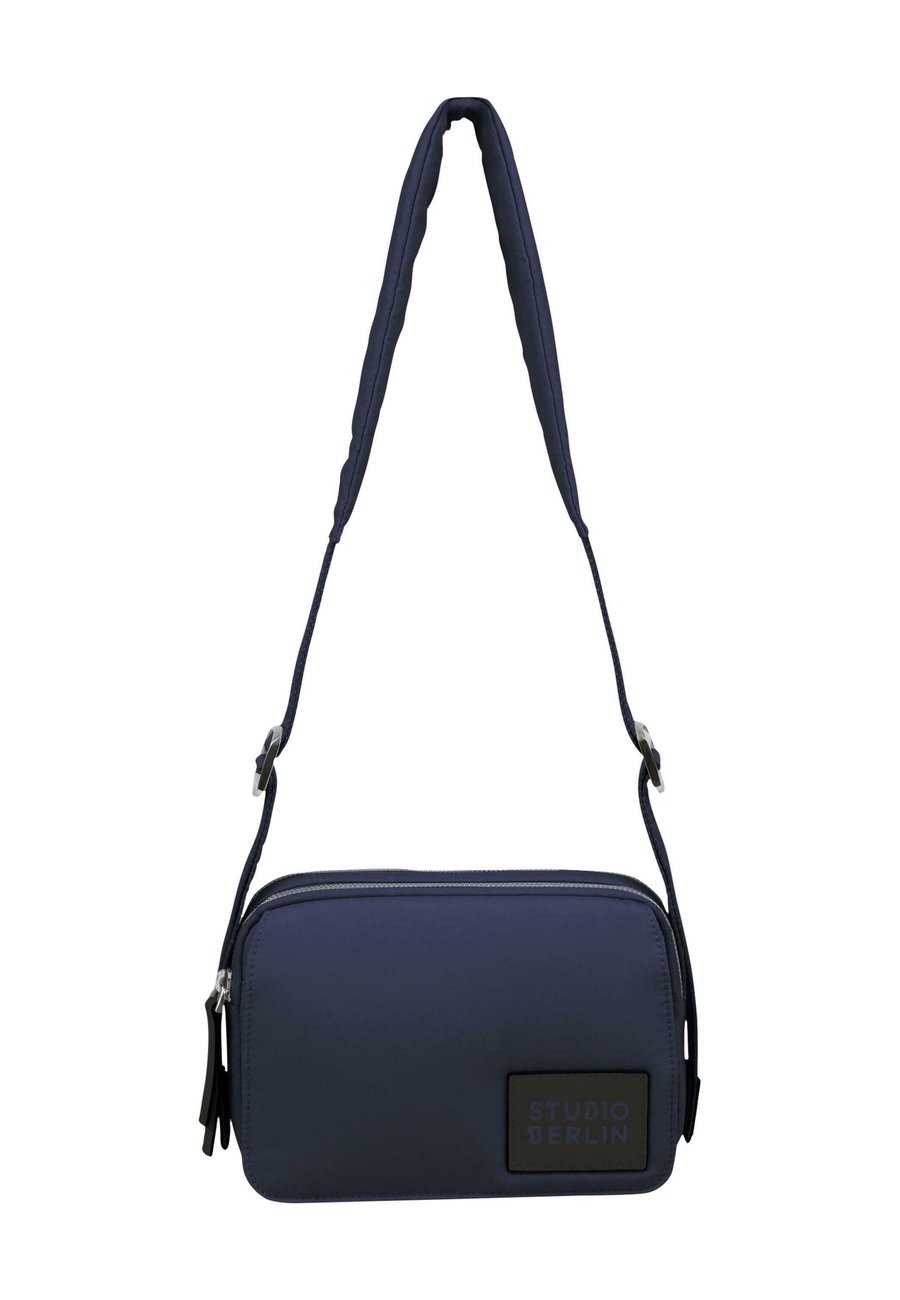 Сумка кросс-боди Studio Berlin DAHLEM, Dark Navy/Blue
Сумка кросс-боди Studio Berlin DAHLEM, Dark Navy/Blue