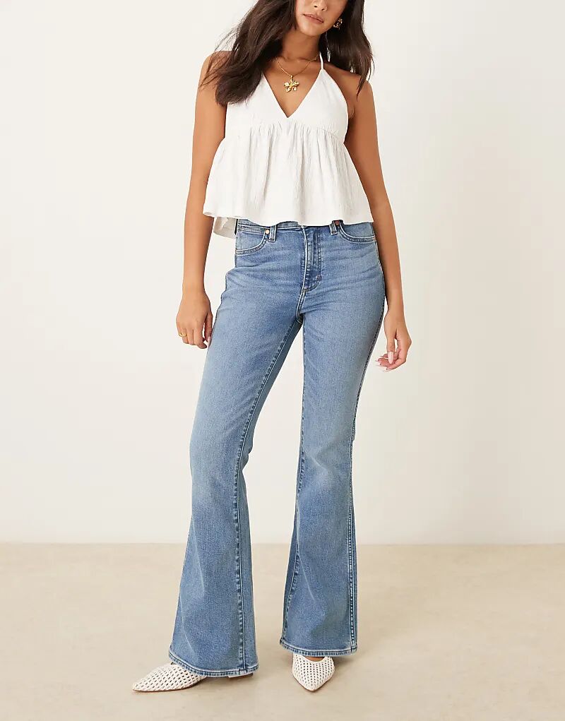 Джинсы клеш Wrangler Montana светло-голубого цвета с эффектом кислотной стирки 
Джинсы клеш Wrangler Montana светло-голубого цвета с эффектом кислотной стирки