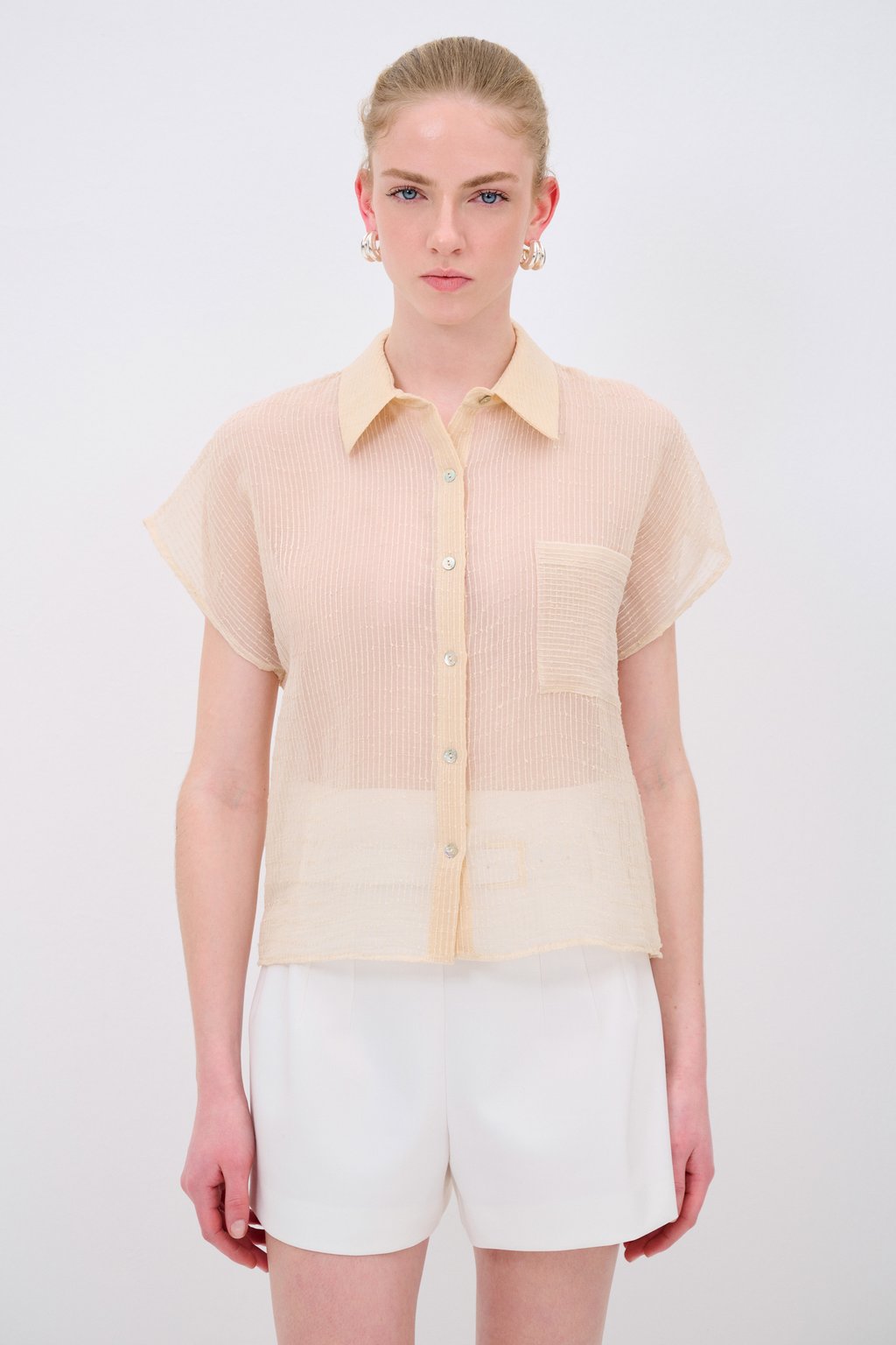 Блузка на пуговицах adL, бежевый
Блузка на пуговицах adL, бежевый