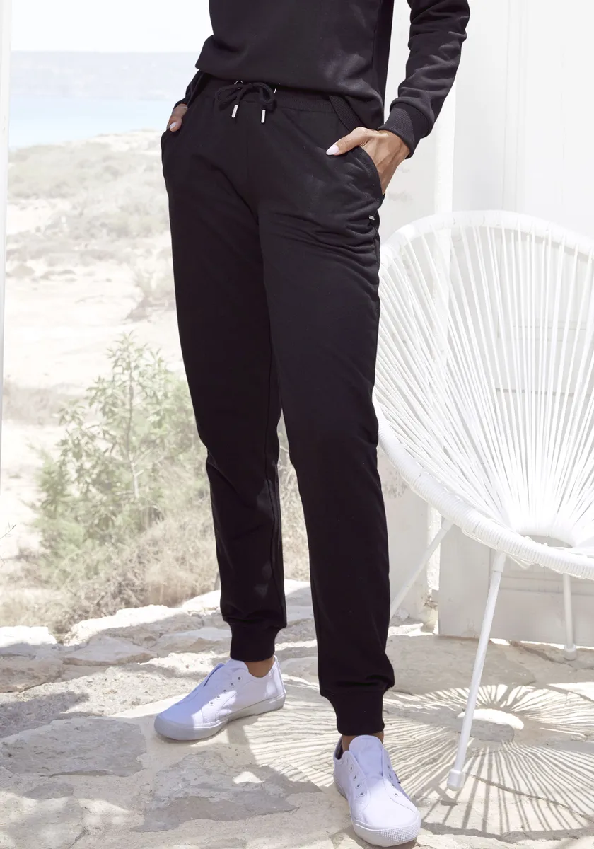 Спортивные брюки Buffalo с боковыми карманами, костюм для отдыха, черный
Спортивные брюки Buffalo с боковыми карманами, костюм для отдыха, черный