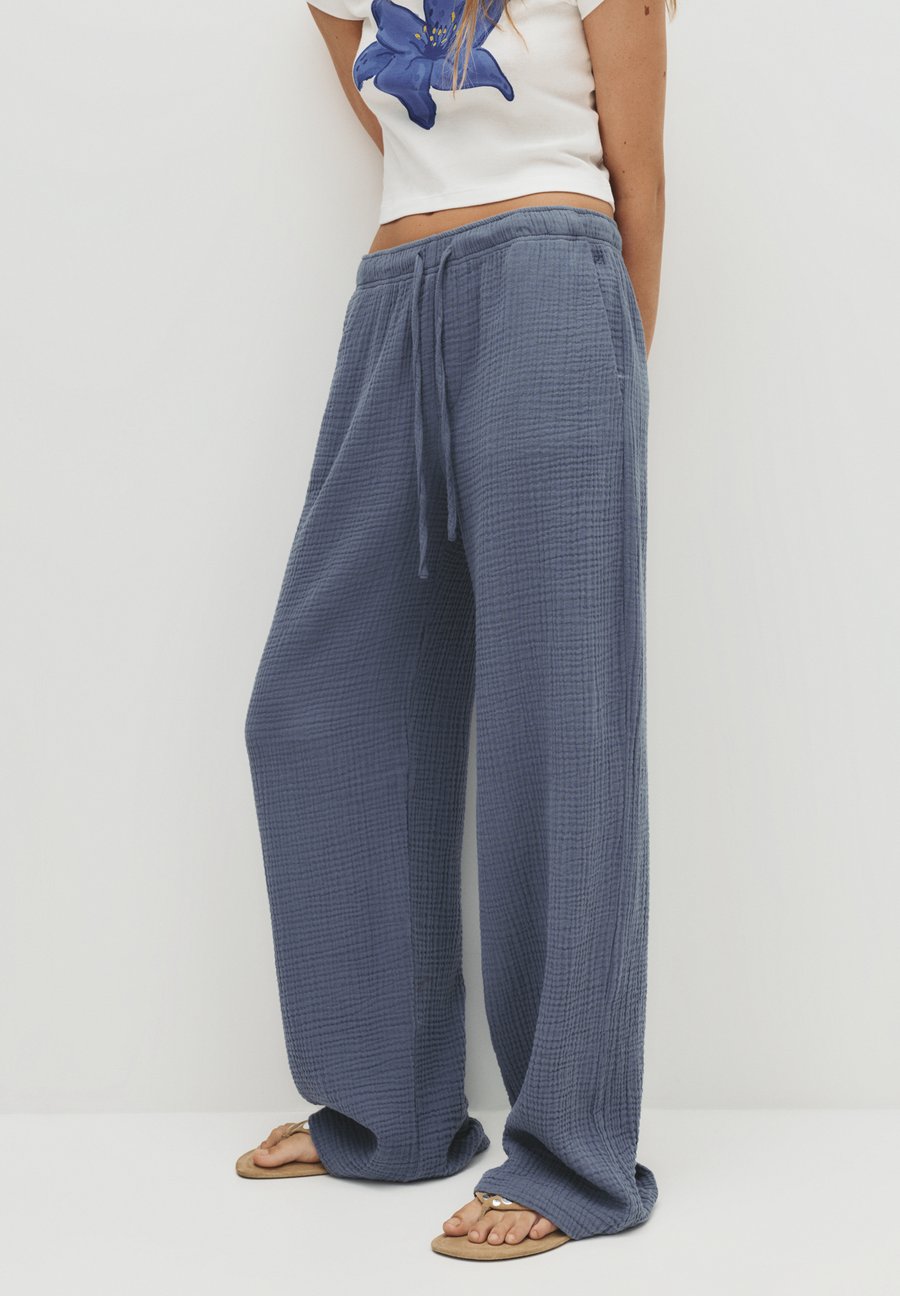 Брюки PULL&BEAR Trousers, Blue
Брюки PULL&BEAR Trousers, Blue
