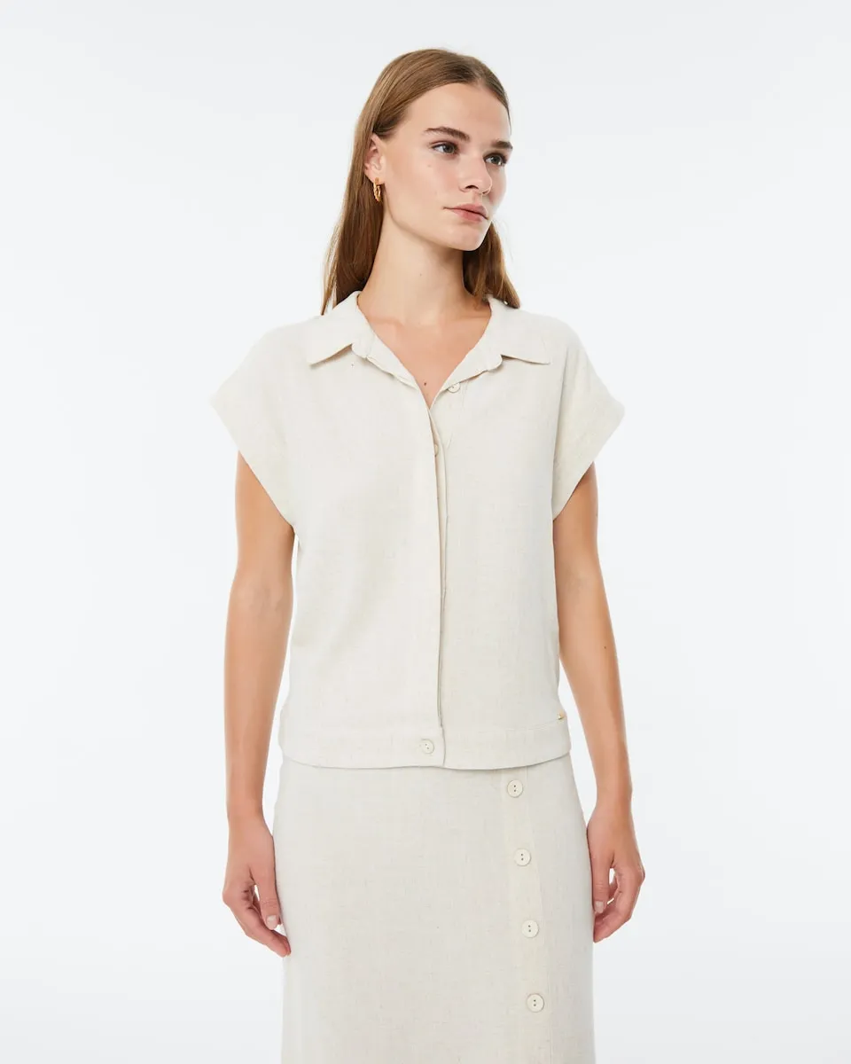 Женская рубашка с короткими рукавами и потайной планкой с люверсами Paz Torras, бежевый
Женская рубашка с короткими рукавами и потайной планкой с люверсами Paz Torras, бежевый