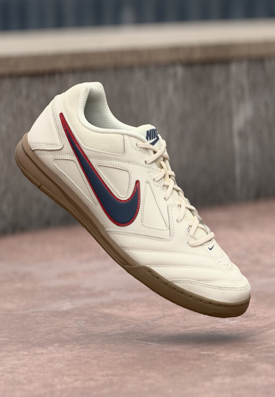 Кроссовки Nike Sportswear GATO, Pale Ivory/Thunder Blue/University Red/Dark Brown/Off-White
Кроссовки Nike Sportswear GATO, Pale Ivory/Thunder Blue/University Red/Dark Brown/Off-White