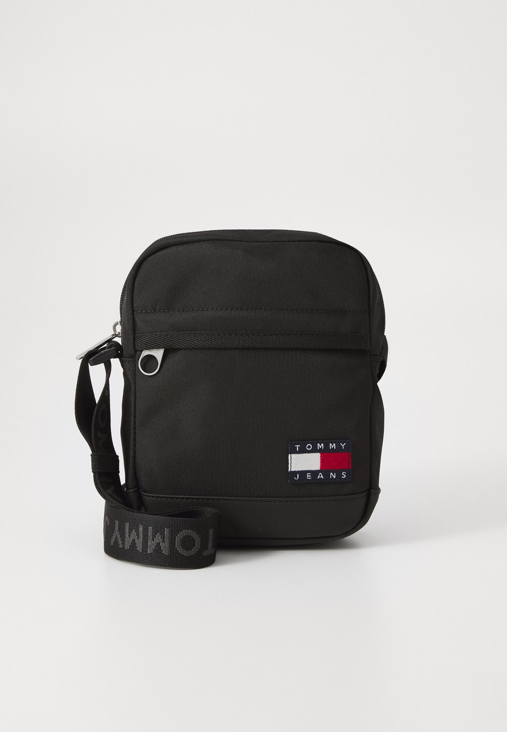 Сумка через плечо DAILY REPORTER - Across body bag Tommy Jeans, черный
Сумка через плечо DAILY REPORTER - Across body bag Tommy Jeans, черный