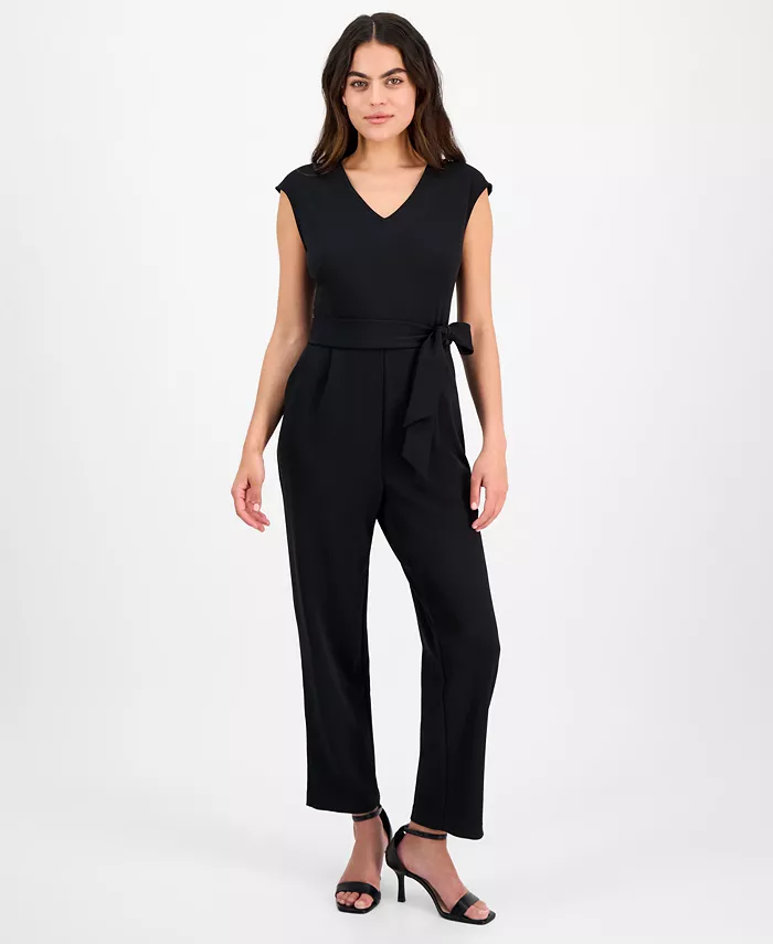 Повседневный комбинезон с поясом и V-образным вырезом Petite AK Anne Klein, черный
Повседневный комбинезон с поясом и V-образным вырезом Petite AK Anne Klein, черный