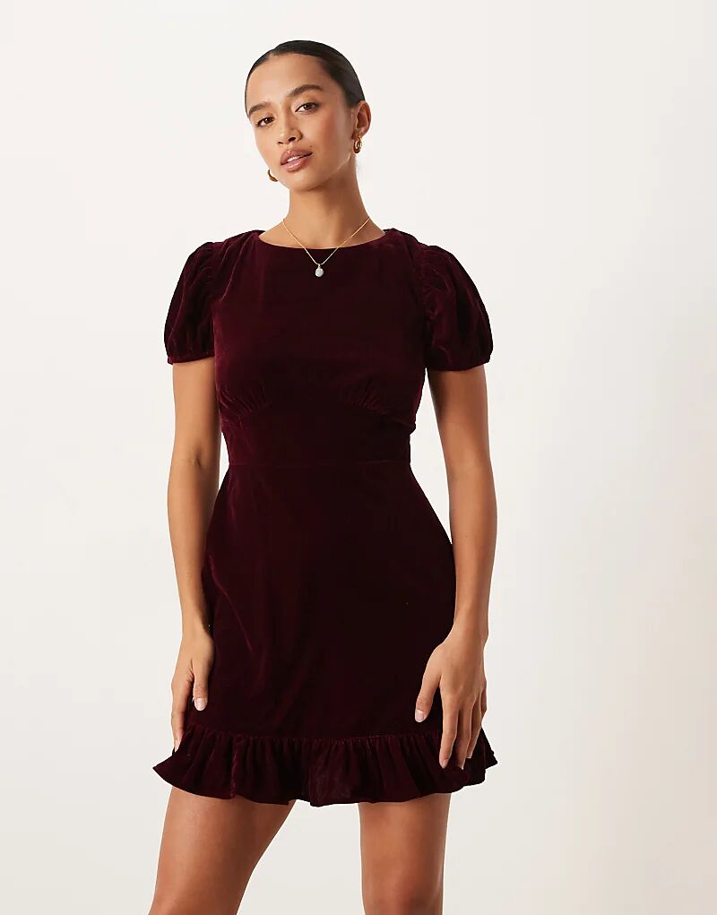 Бархатное мини-платье Nobody's Child Petite Cosmo бордового цвета
Бархатное мини-платье Nobody's Child Petite Cosmo бордового цвета
