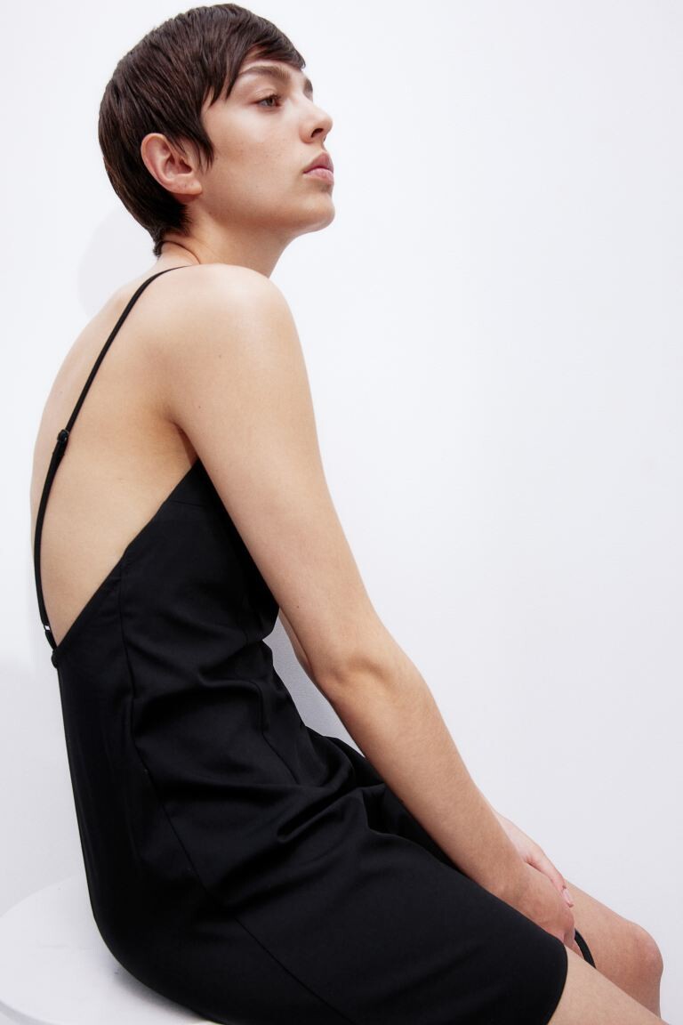 Платье на бретелях с глубоким вырезом на спине H&M, черный
Платье на бретелях с глубоким вырезом на спине H&M, черный