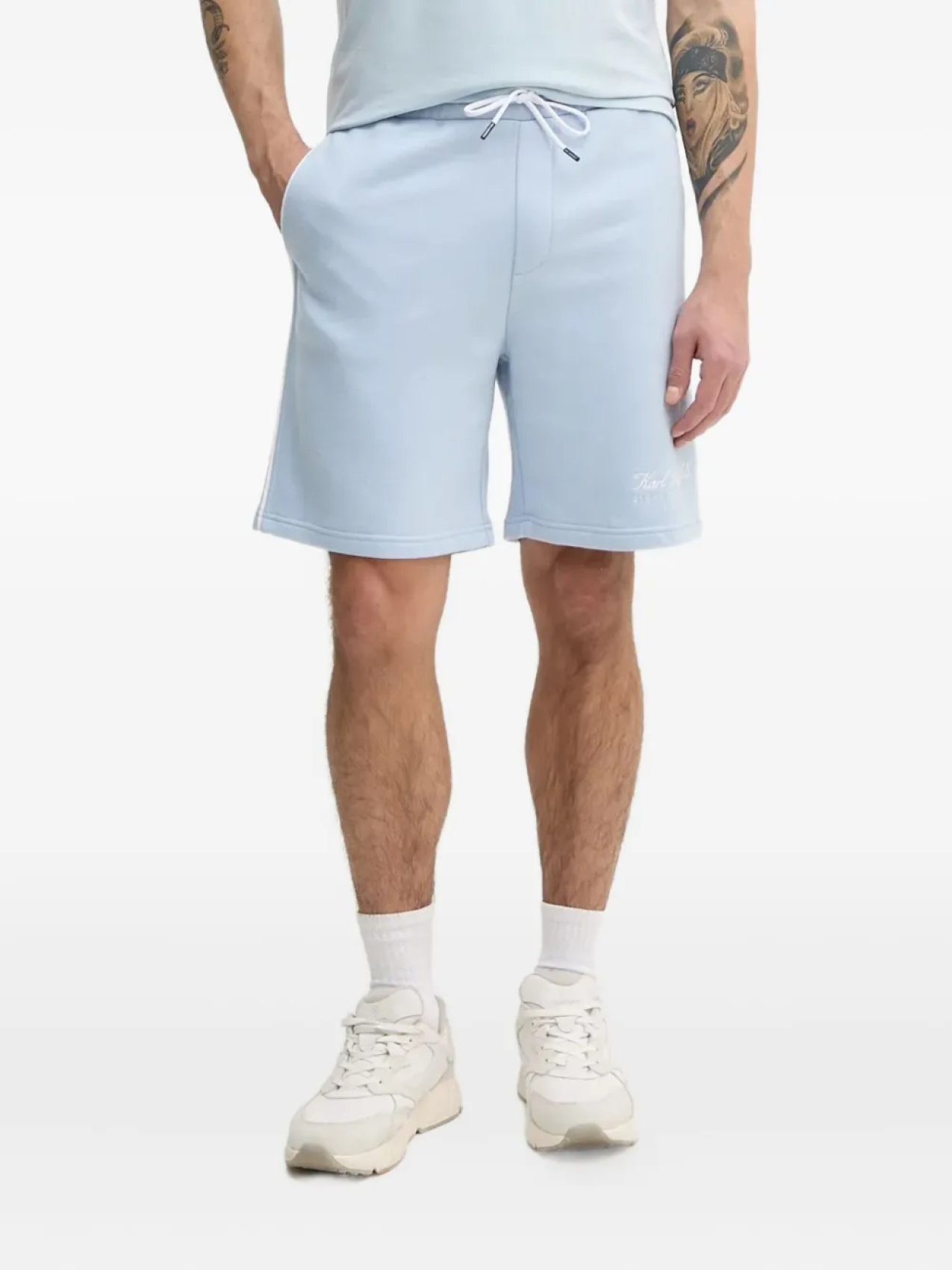 Шорты с вышитым логотипом Карла Лагерфельда и полосками по бокам Karl Lagerfeld, синий
Шорты с вышитым логотипом Карла Лагерфельда и полосками по бокам Karl Lagerfeld, синий