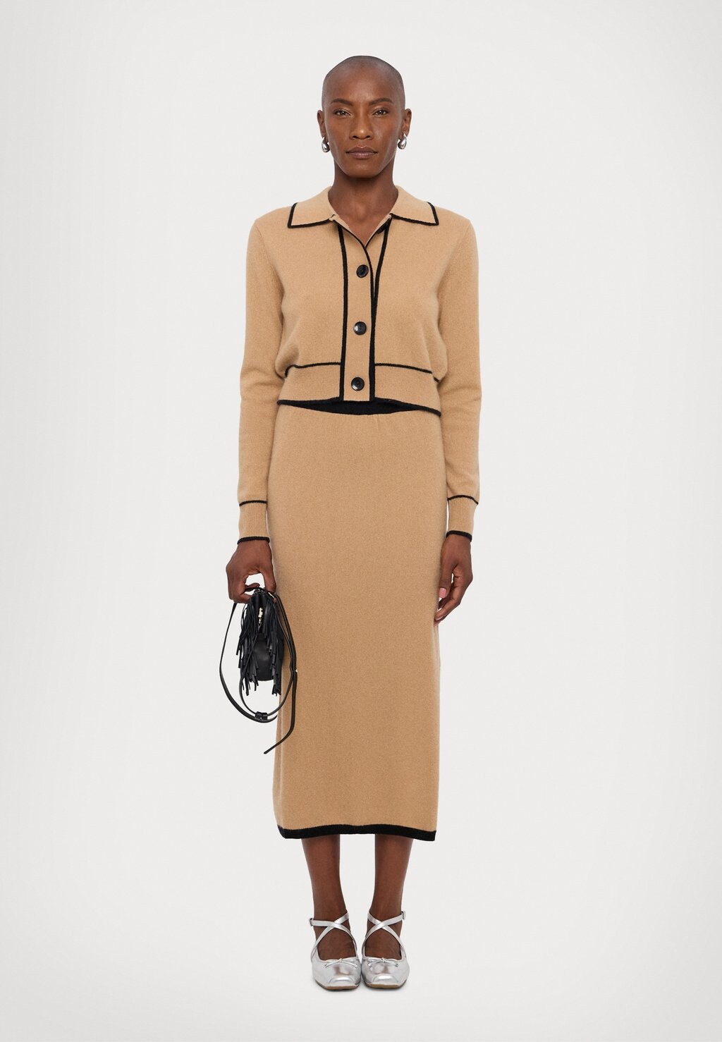 Юбка-карандаш CONTRAST SKIRT KNITID, коричневый
Юбка-карандаш CONTRAST SKIRT KNITID, коричневый