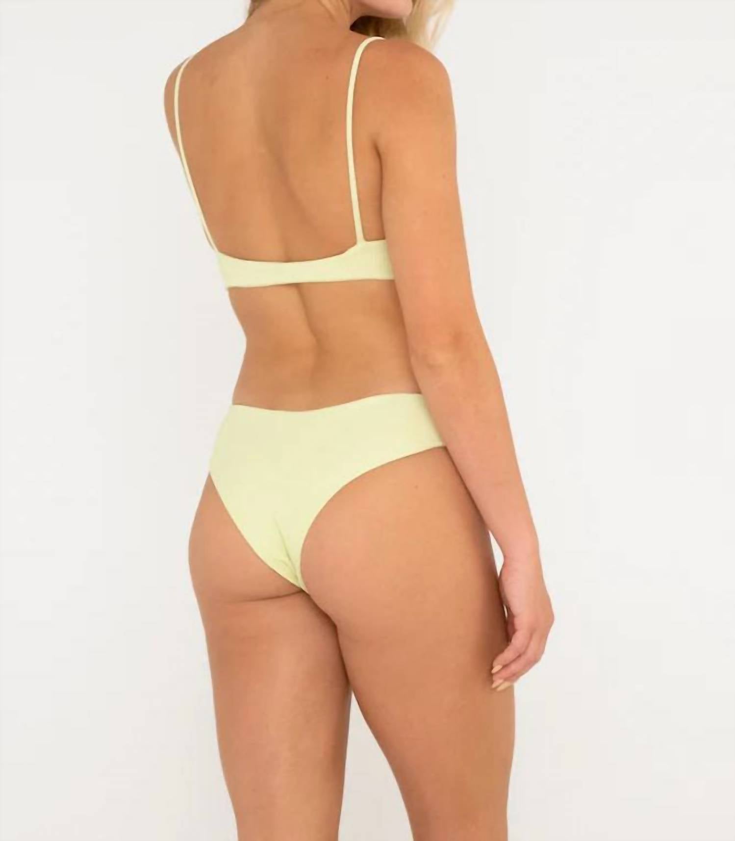 Женский купальник CITRINE, цвет light lime
Женский купальник CITRINE, цвет light lime