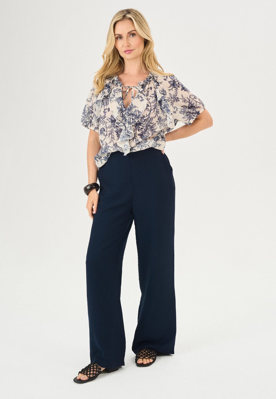 Блуза QUIOSQUE Blouse, Dark Blue
Блуза QUIOSQUE Blouse, Dark Blue