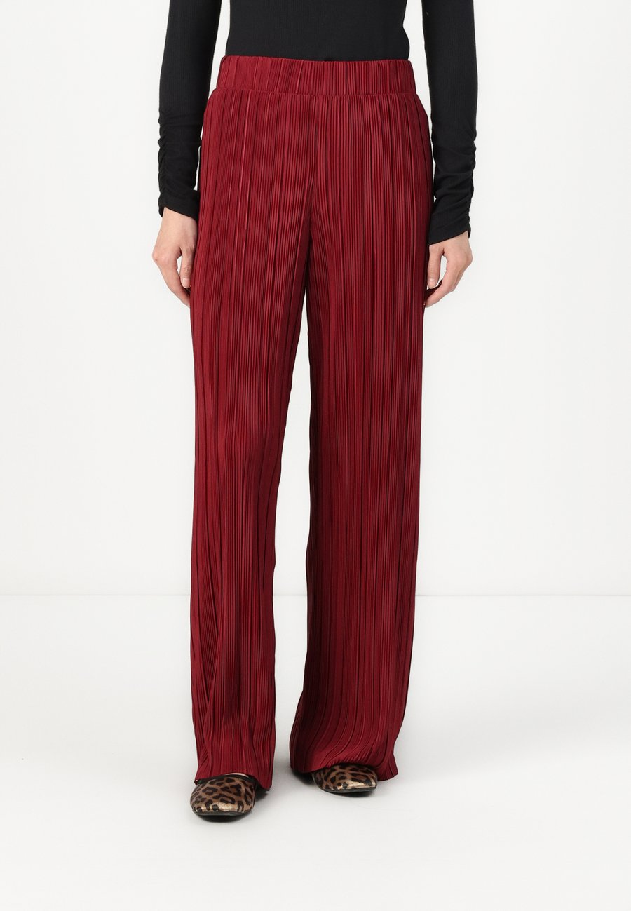 Брюки ONLY ONLRAVENNA PANT , Cabernet/Dark Red
Брюки ONLY ONLRAVENNA PANT , Cabernet/Dark Red
