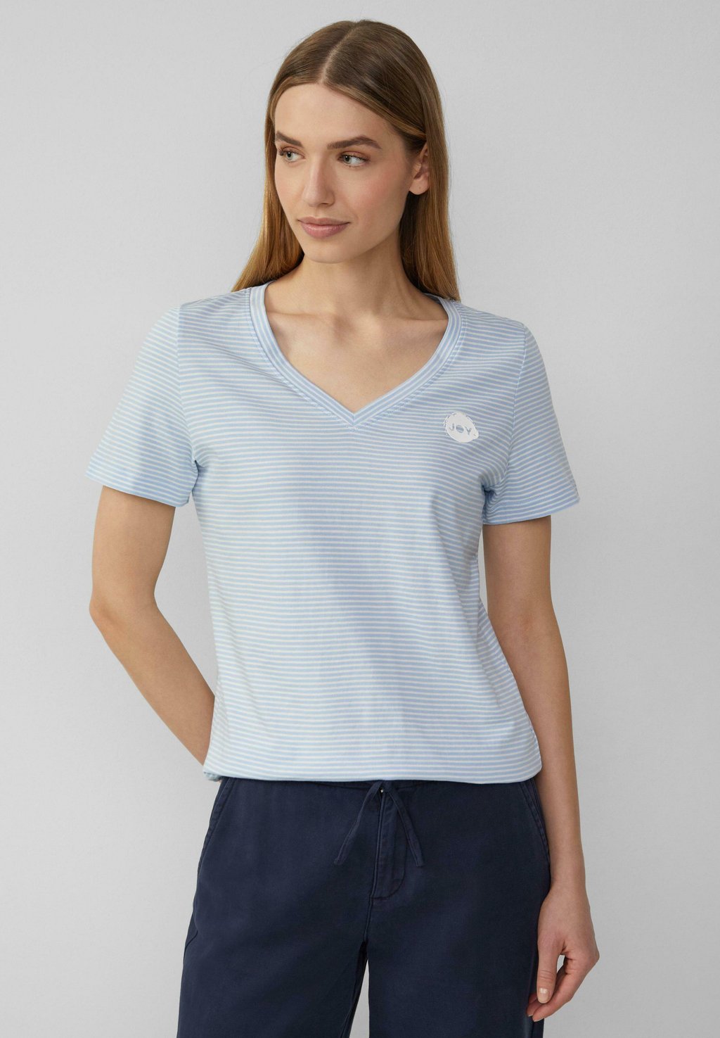 Футболка с принтом MIT V-AUSSCHNITT UND -DETAIL s.Oliver, светло-голубой
Футболка с принтом MIT V-AUSSCHNITT UND -DETAIL s.Oliver, светло-голубой