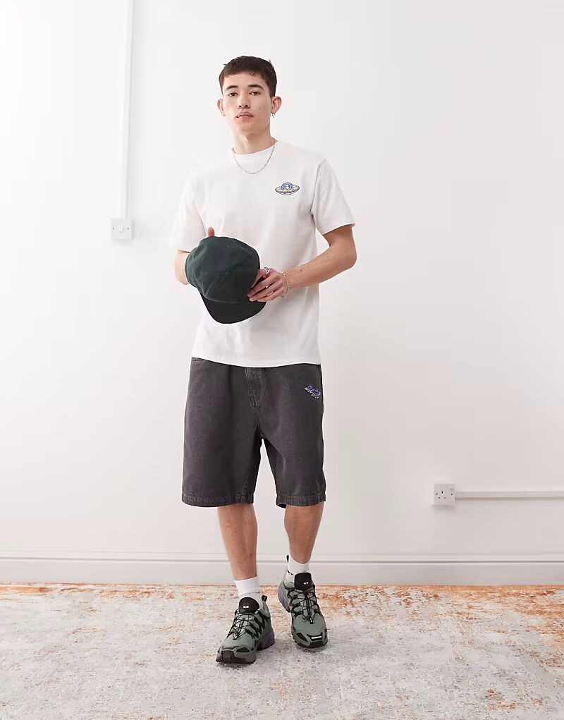 Джинсовые шорты Santa Cruz UFO с большой вышитой деталью черного цвета
Джинсовые шорты Santa Cruz UFO с большой вышитой деталью черного цвета