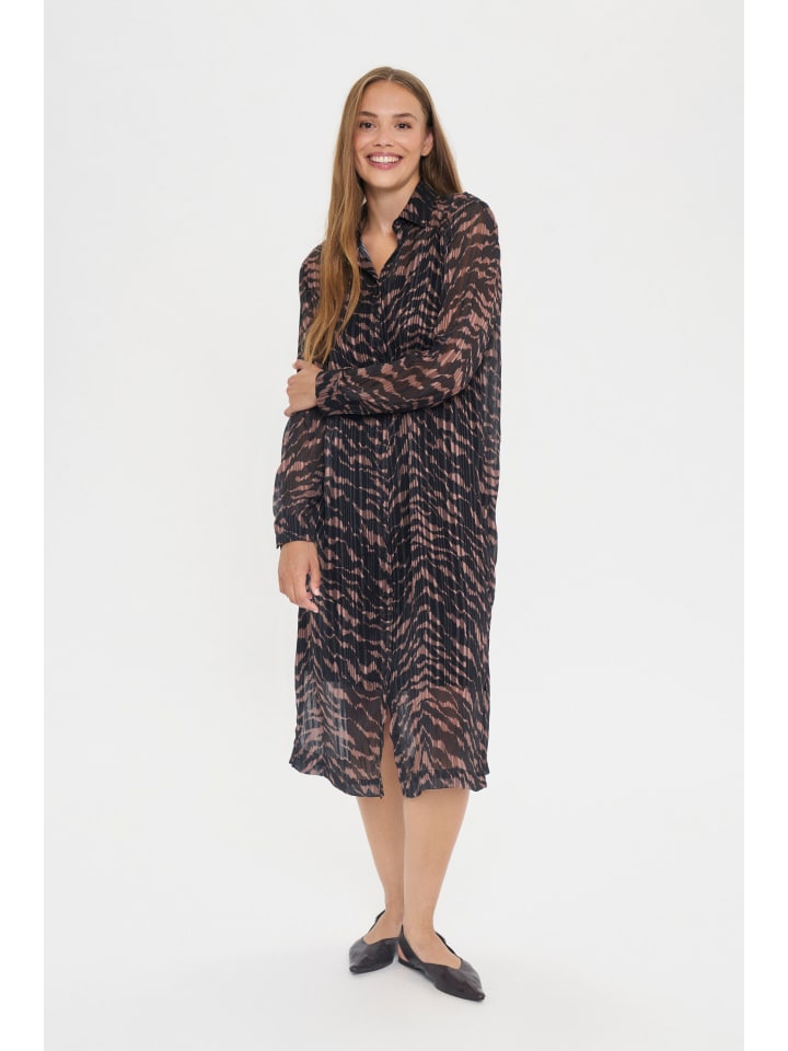 SAINT TROPEZ Платье NestaSZ, свободного кроя, черного цвета с переливающимися мазками
SAINT TROPEZ Платье NestaSZ, свободного кроя, черного цвета с переливающимися мазками